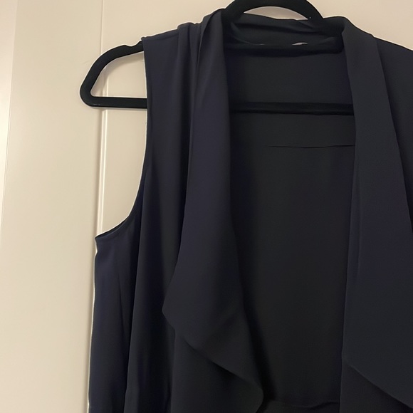 Navy blue. Cinched waist. Pocketed long vest. Size M - Picture 2 of 6